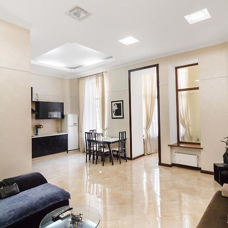 Downtown Prestige Apartment โอเดสซา ภายนอก รูปภาพ