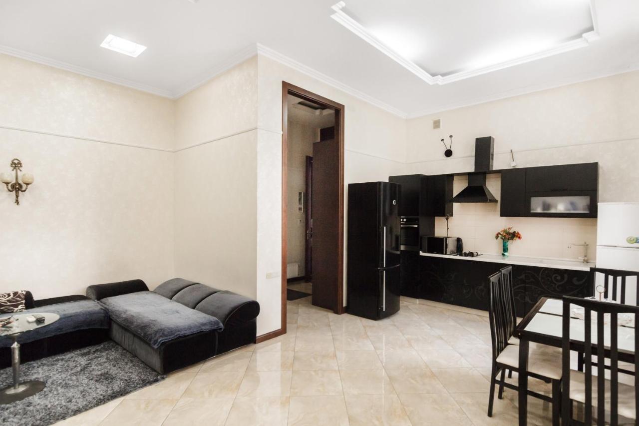 Downtown Prestige Apartment โอเดสซา ภายนอก รูปภาพ