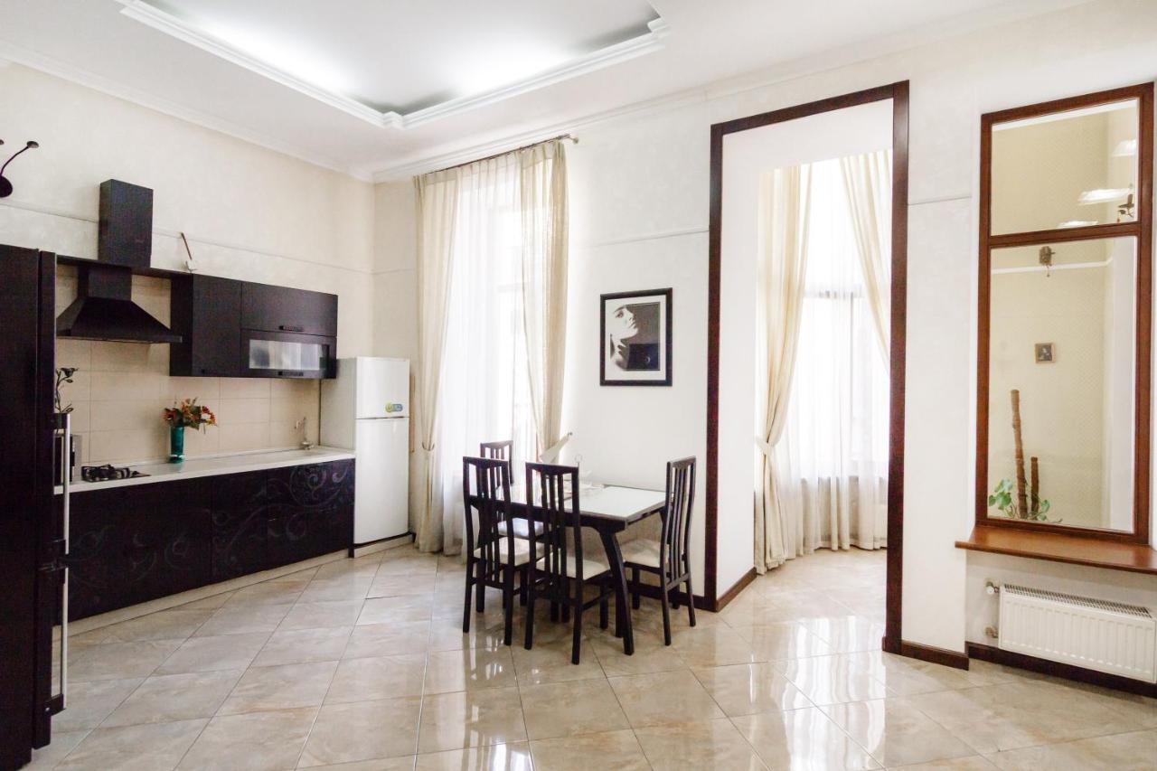 Downtown Prestige Apartment โอเดสซา ภายนอก รูปภาพ