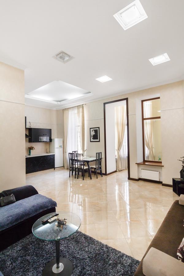 Downtown Prestige Apartment โอเดสซา ภายนอก รูปภาพ
